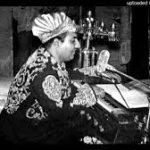 Akele Mein Wo Ghabraate To Honge Song