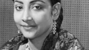 Bich Ghunghat Kaise Kah Doon Song Lyrics